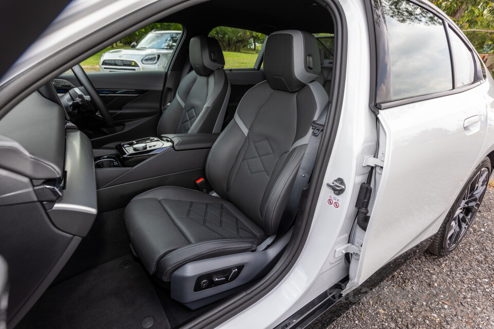 BMW i5 G60 (2023) Interior