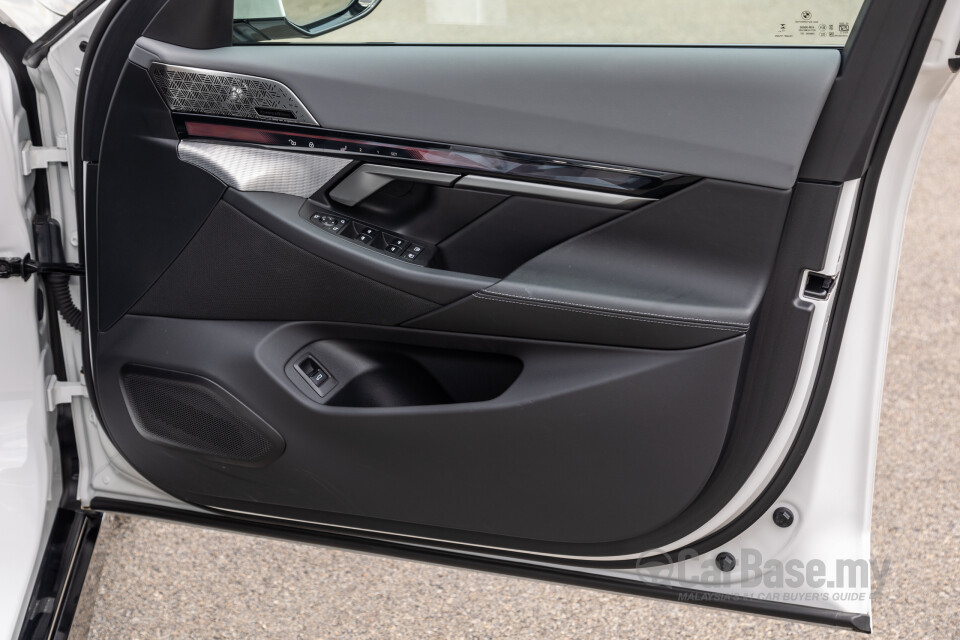 BMW i5 G60 (2023) Interior