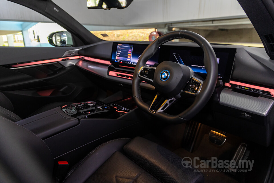 BMW i5 G60 (2023) Interior