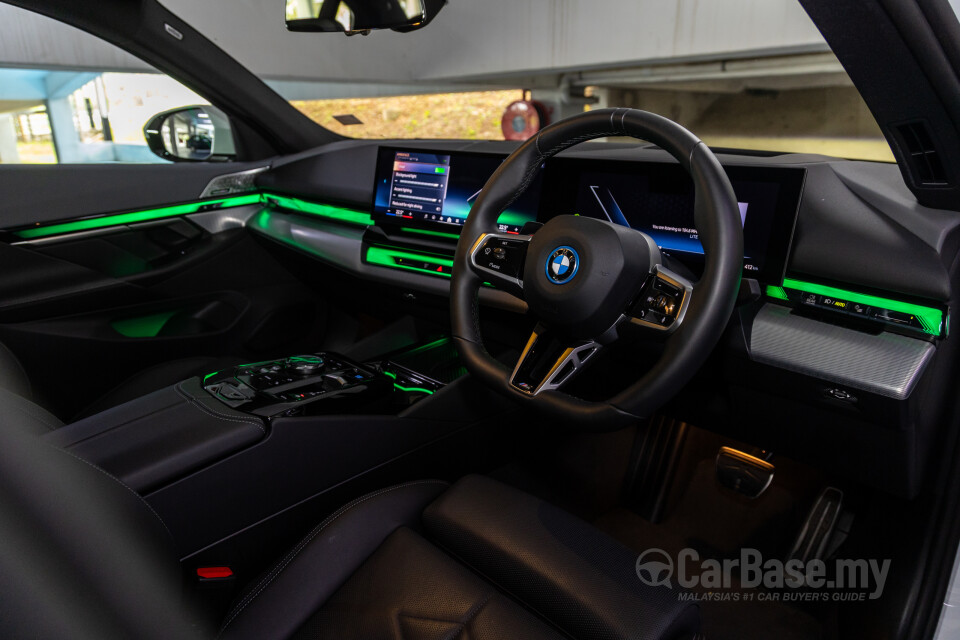 BMW i5 G60 (2023) Interior