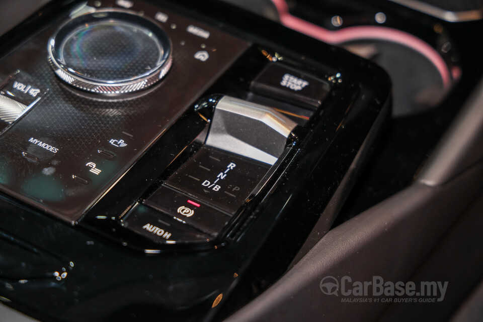 BMW i5 G60 (2023) Interior