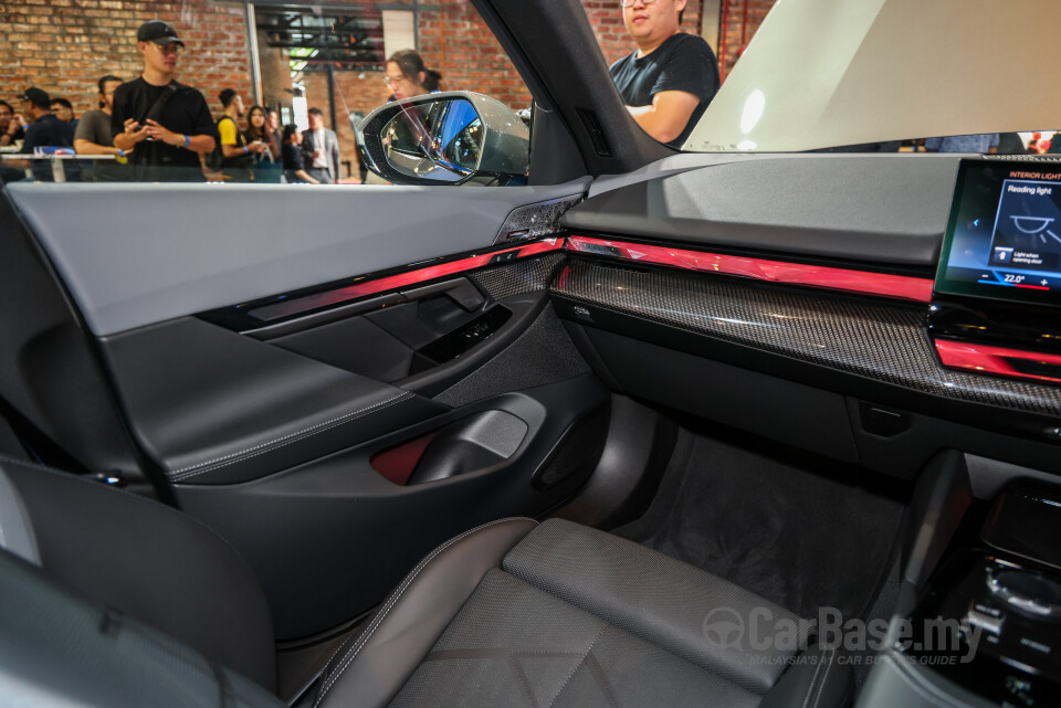 BMW i5 G60 (2023) Interior