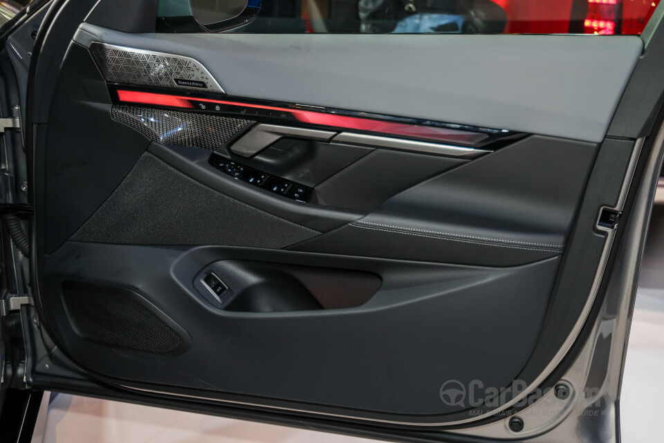 BMW i5 G60 (2023) Interior