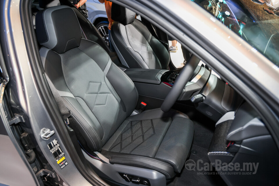 BMW i5 G60 (2023) Interior