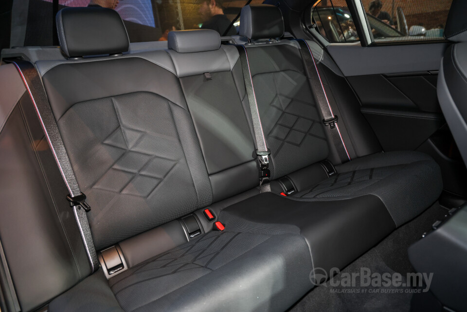 BMW i5 G60 (2023) Interior