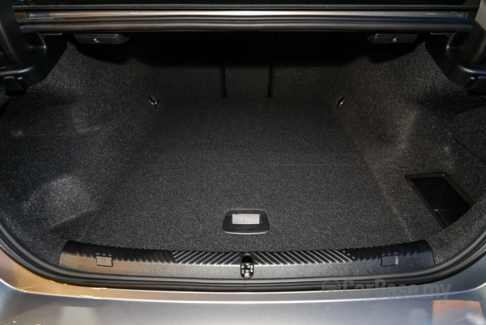 BMW i5 G60 (2023) Interior