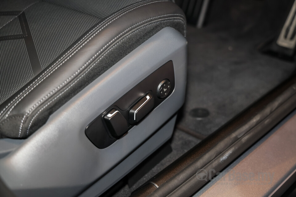 BMW i5 G60 (2023) Interior