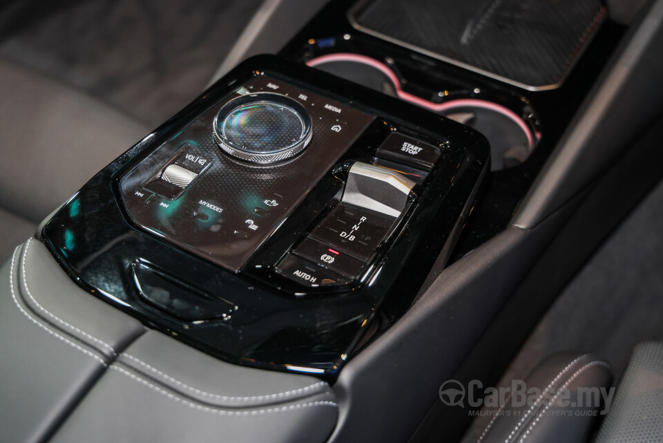 BMW i5 G60 (2023) Interior