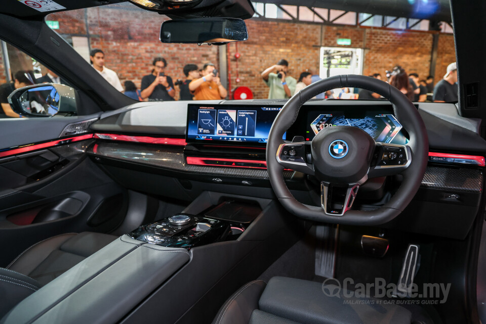BMW i5 G60 (2023) Interior