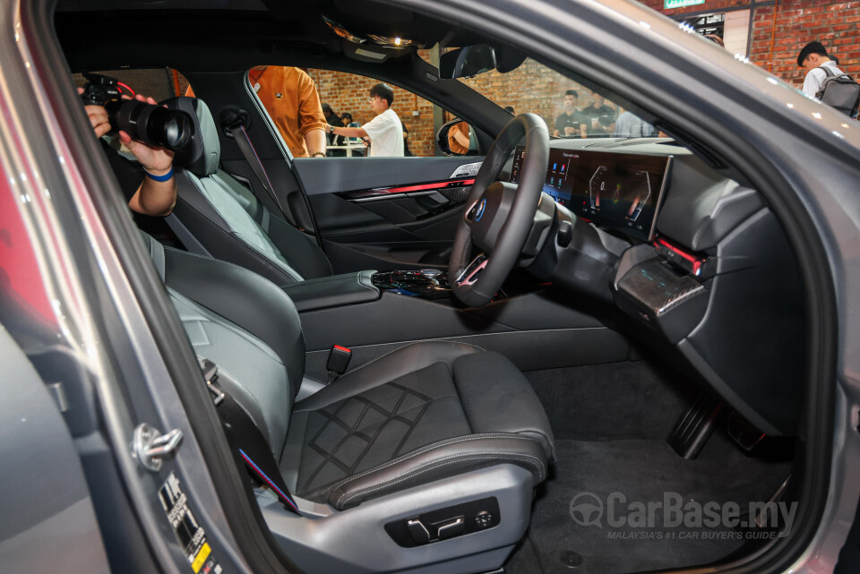 BMW i5 G60 (2023) Interior