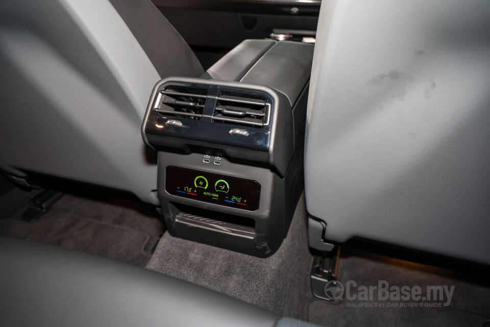 BMW i5 G60 (2023) Interior