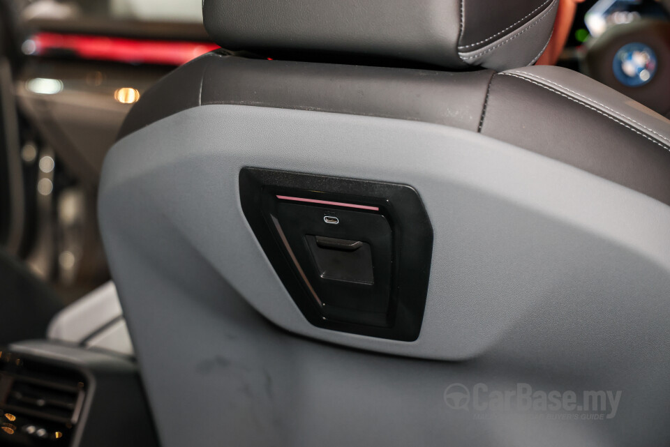 BMW i5 G60 (2023) Interior