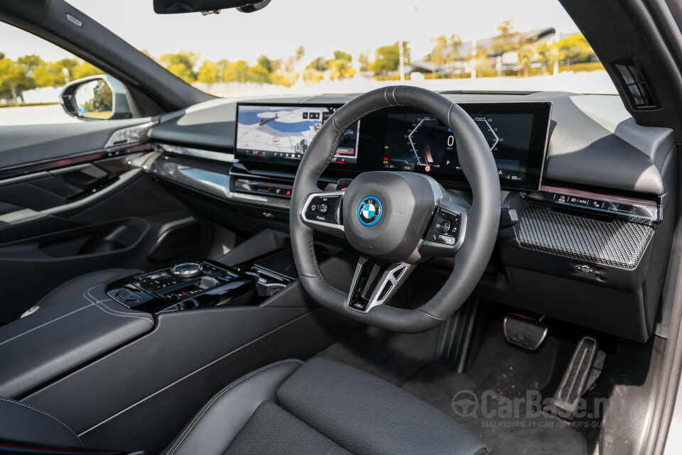 BMW i5 G60 (2023) Interior
