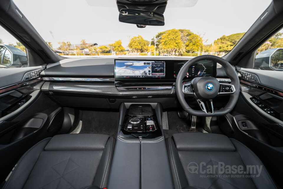 BMW i5 G60 (2023) Interior