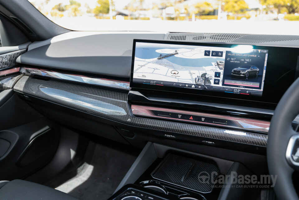 BMW i5 G60 (2023) Interior