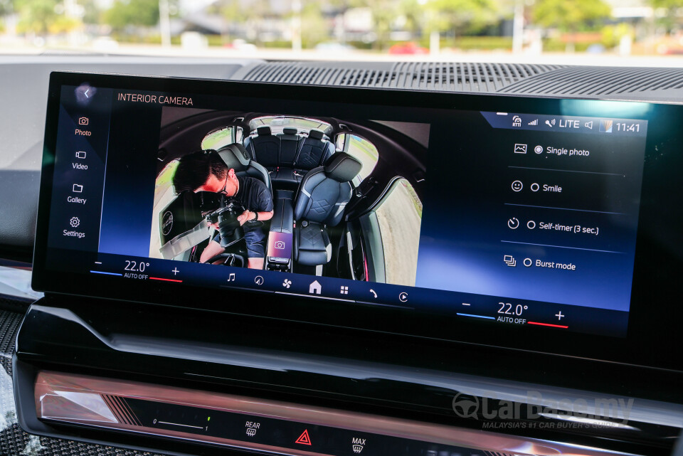 BMW i5 G60 (2023) Interior