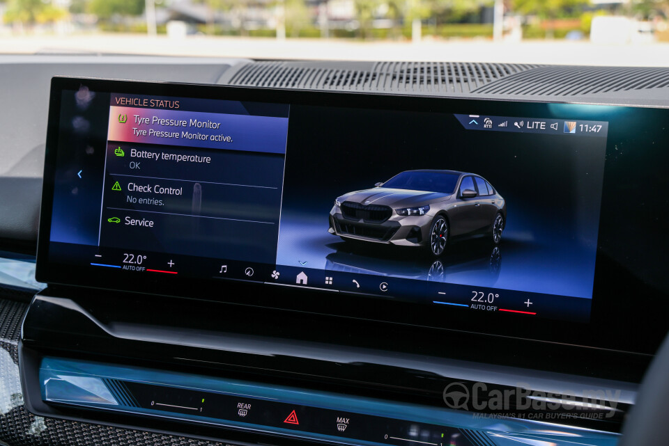 BMW i5 G60 (2023) Interior