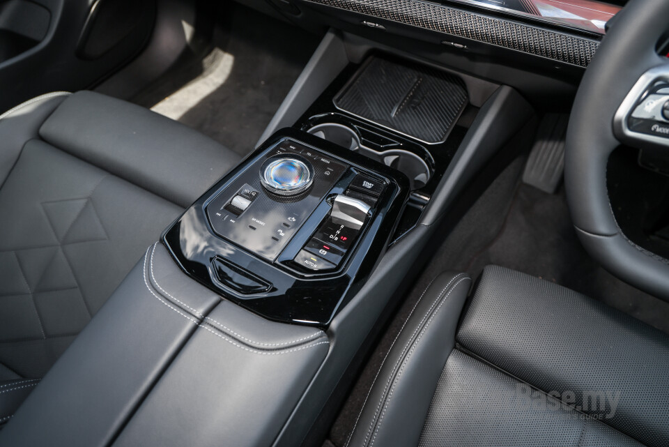 BMW i5 G60 (2023) Interior