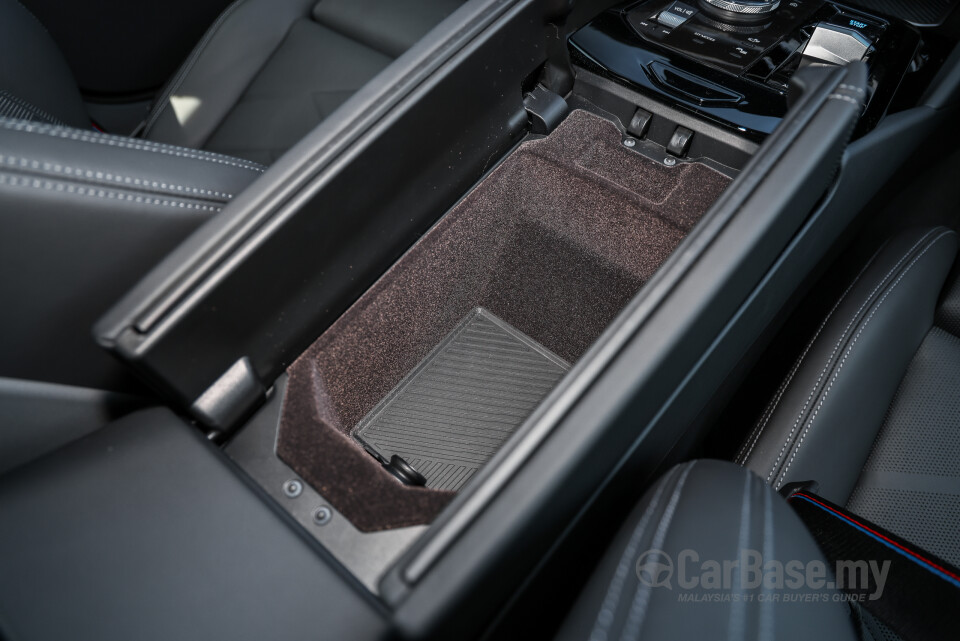 BMW i5 G60 (2023) Interior