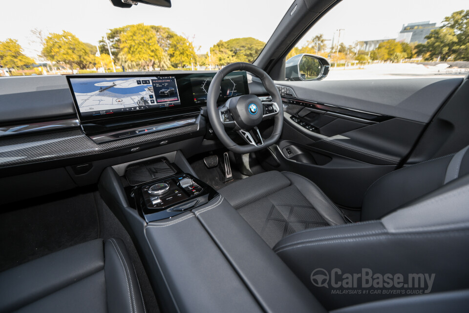 BMW i5 G60 (2023) Interior