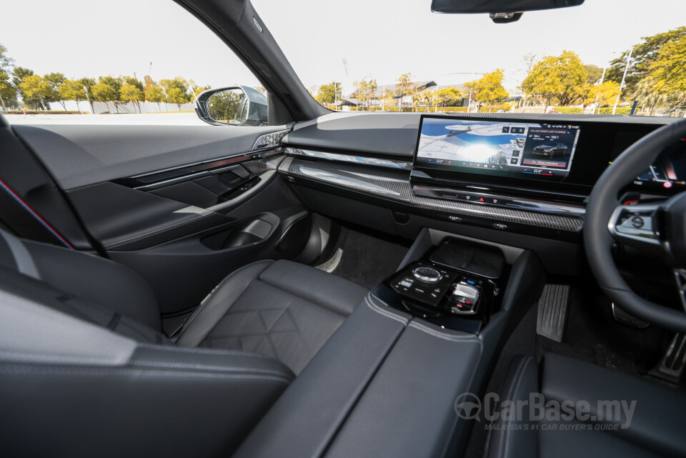 BMW i5 G60 (2023) Interior