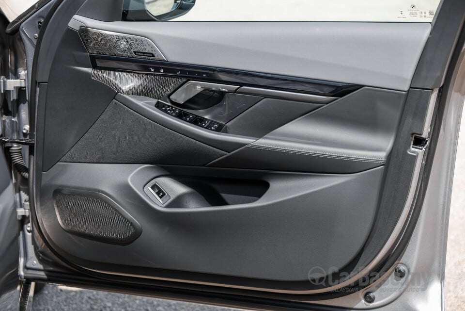 BMW i5 G60 (2023) Interior