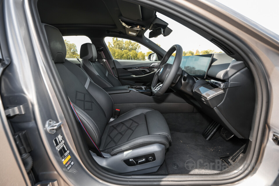 BMW i5 G60 (2023) Interior