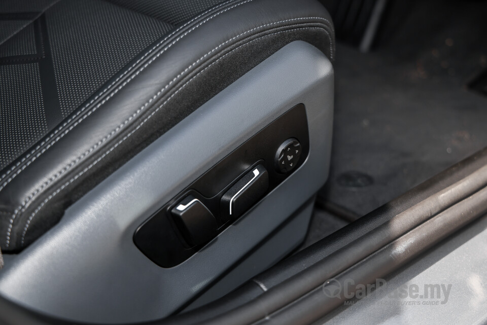 BMW i5 G60 (2023) Interior