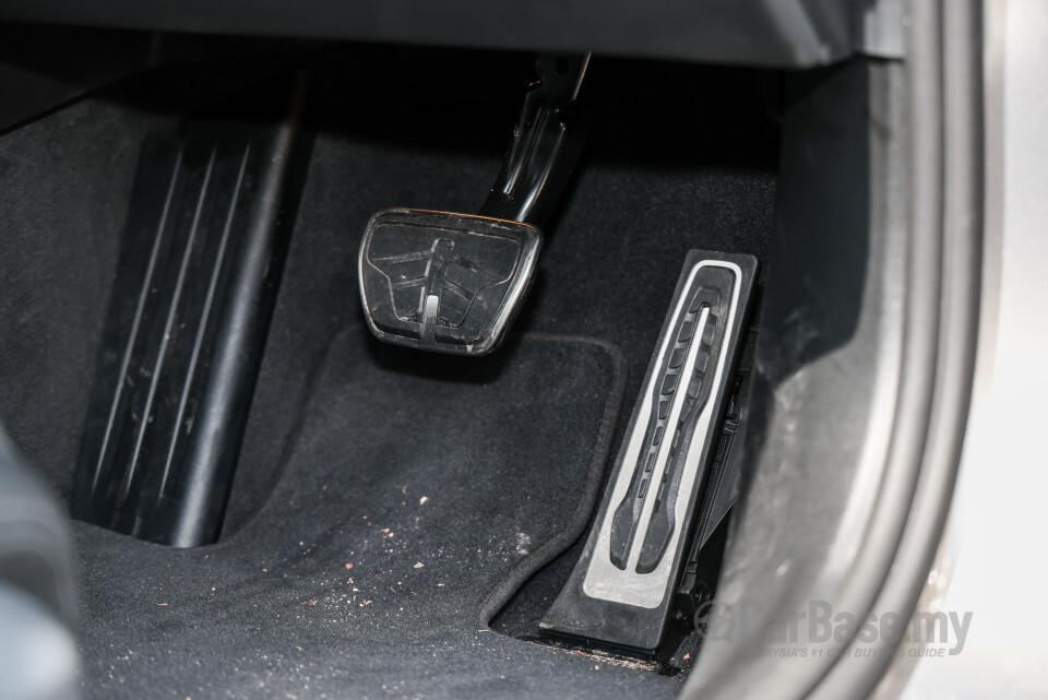 BMW i5 G60 (2023) Interior