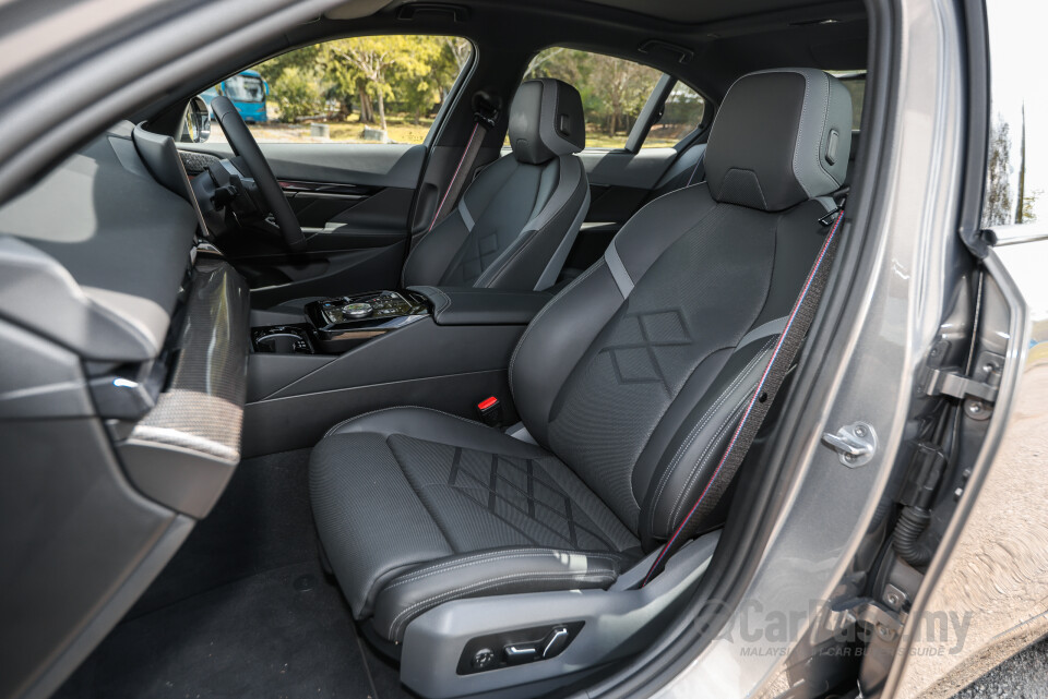 BMW i5 G60 (2023) Interior