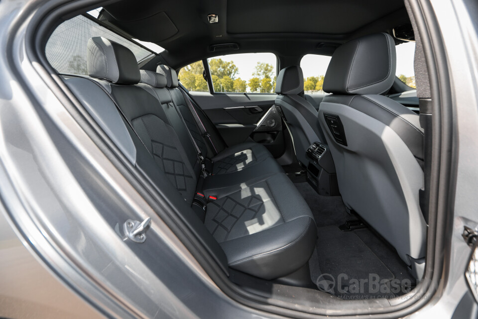 BMW i5 G60 (2023) Interior