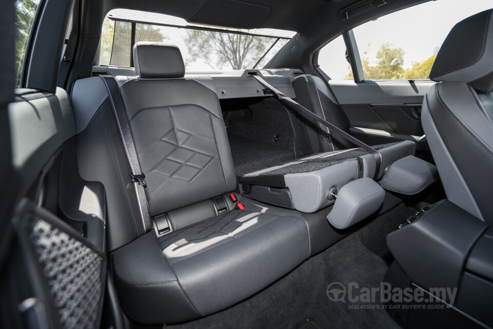 BMW i5 G60 (2023) Interior
