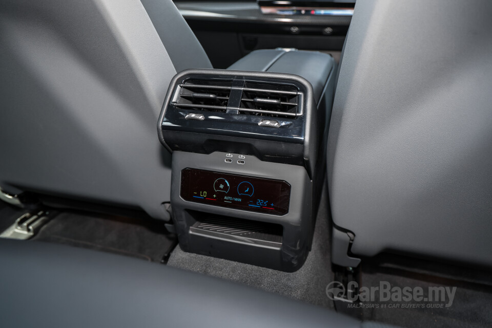 BMW i5 G60 (2023) Interior
