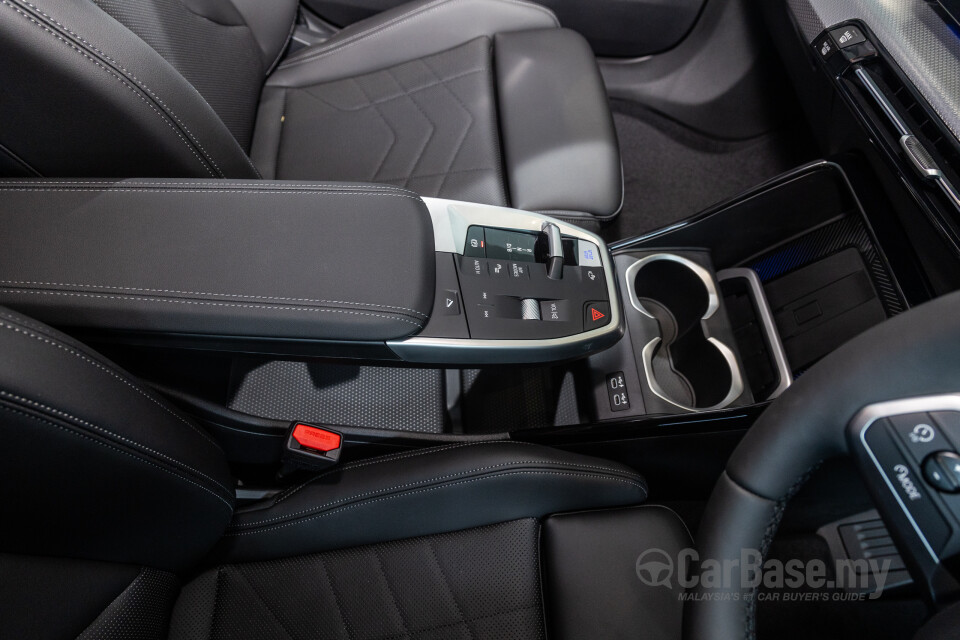 BMW iX2 U10 (2024) Interior