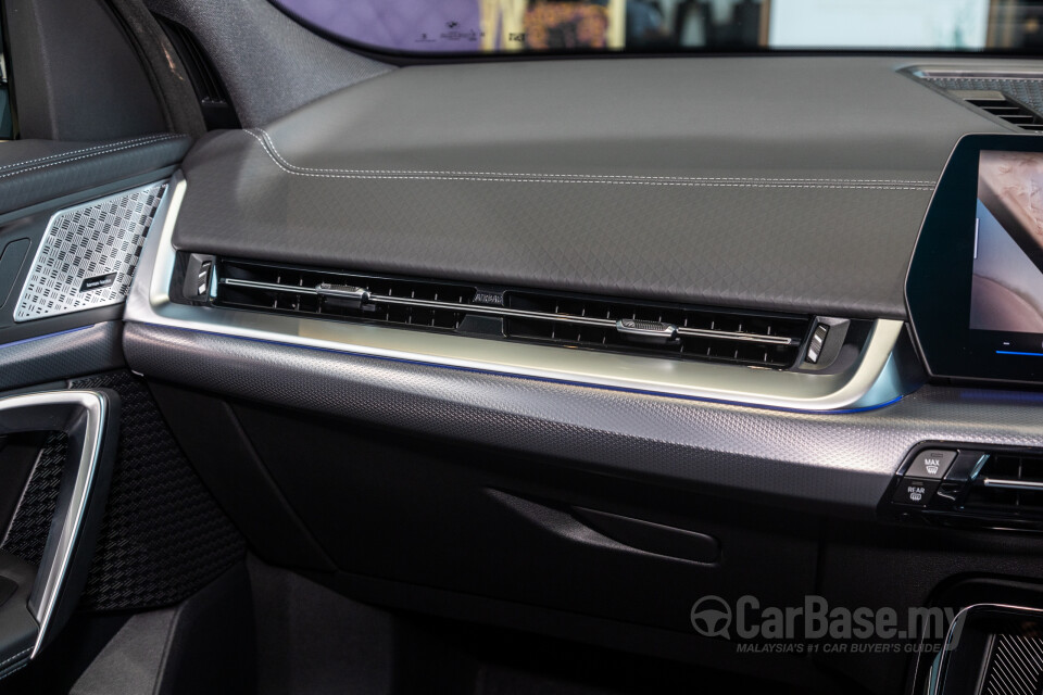 BMW iX2 U10 (2024) Interior