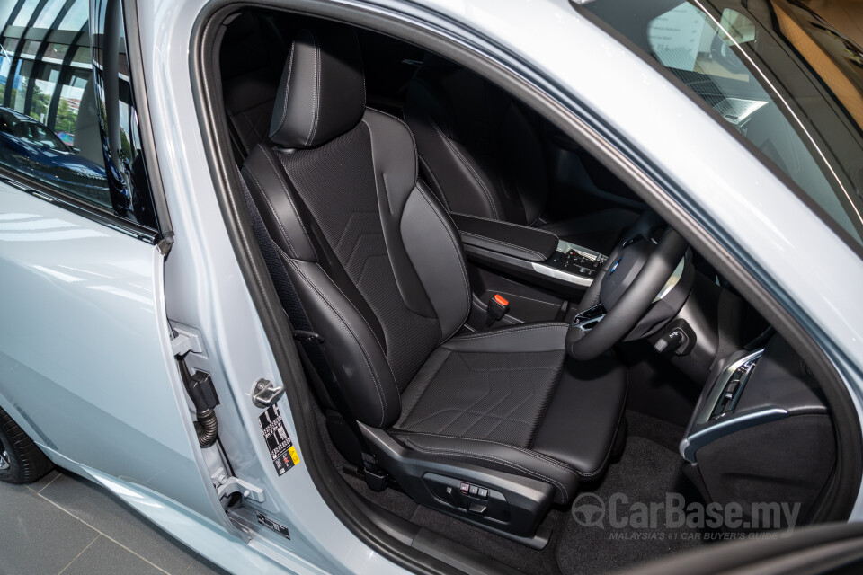 BMW iX2 U10 (2024) Interior