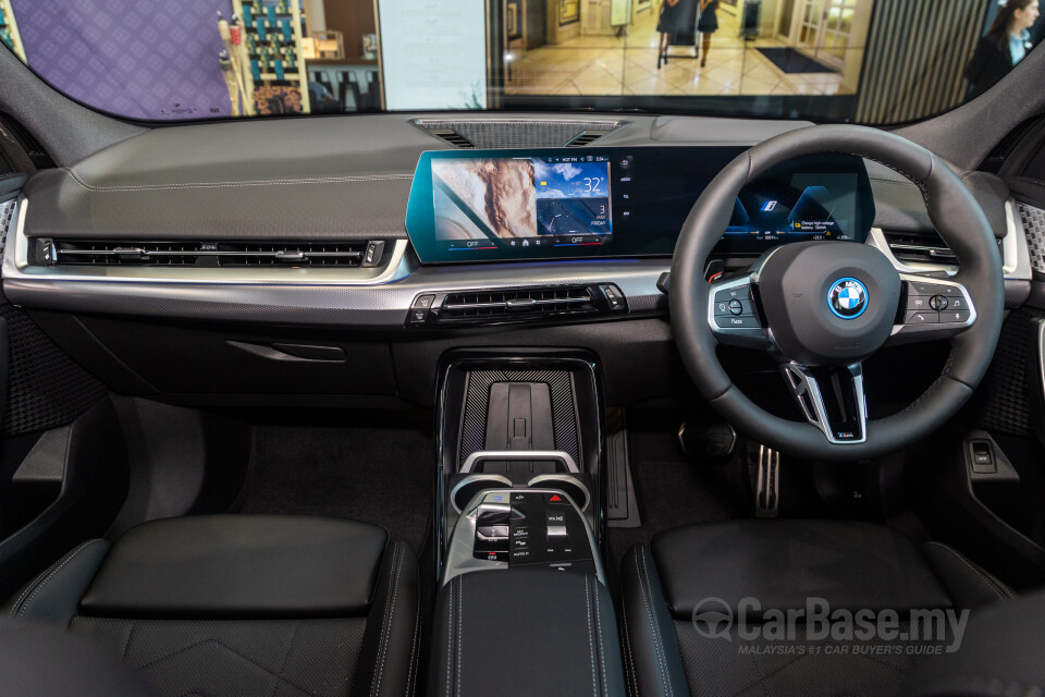 BMW iX2 U10 (2024) Interior