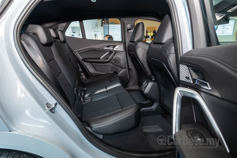 BMW iX2 U10 (2024) Interior