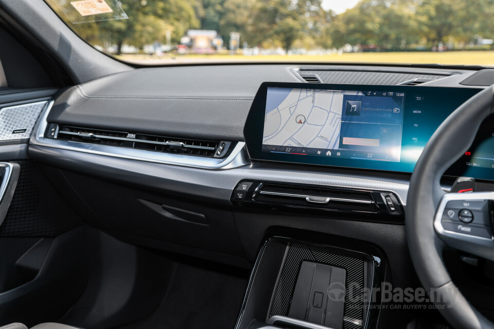 BMW iX2 U10 (2024) Interior