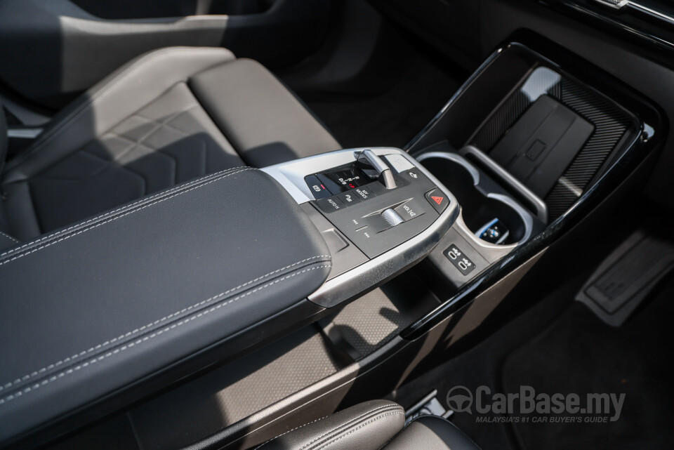 BMW iX2 U10 (2024) Interior