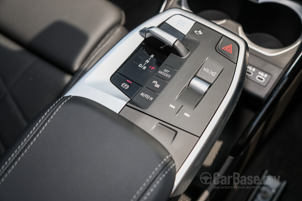 BMW iX2 U10 (2024) Interior