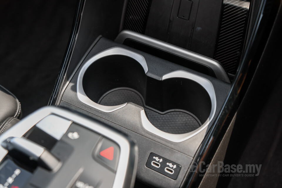 BMW iX2 U10 (2024) Interior