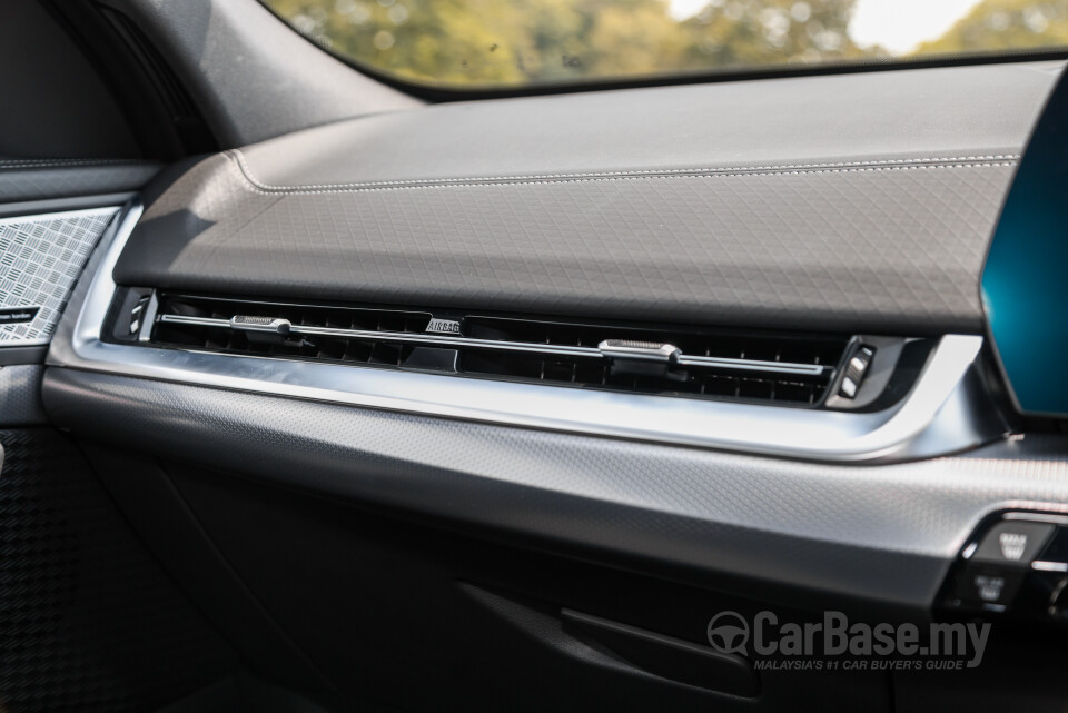 BMW iX2 U10 (2024) Interior