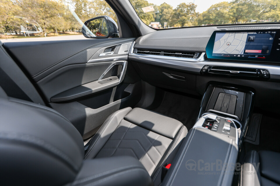 BMW iX2 U10 (2024) Interior
