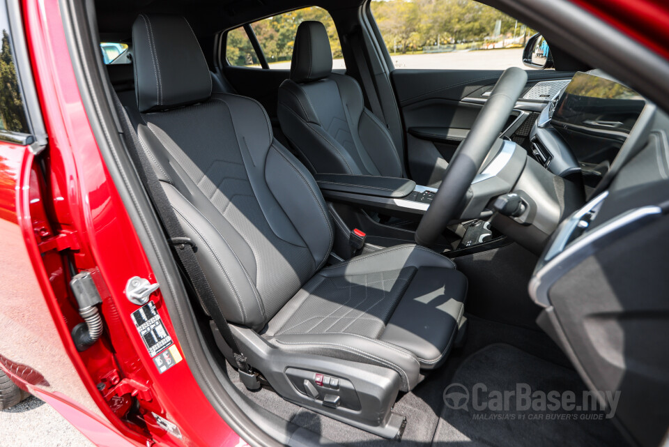 BMW iX2 U10 (2024) Interior