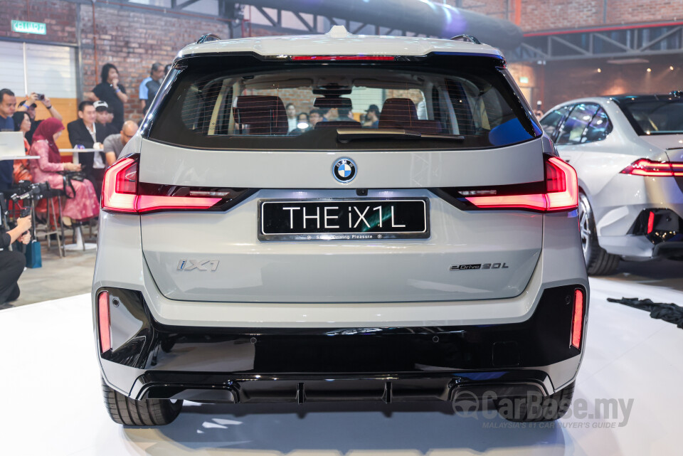 BMW iX1 L U12 (2026) Exterior