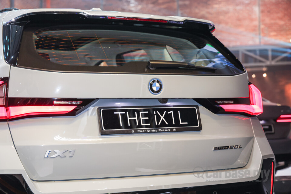 BMW iX1 L U12 (2026) Exterior