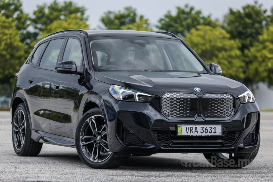 BMW iX1 L U12 (2026) Exterior