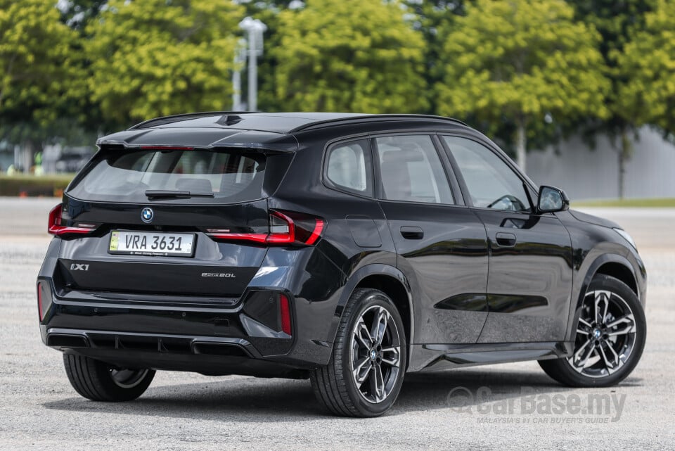 BMW iX1 L U12 (2026) Exterior