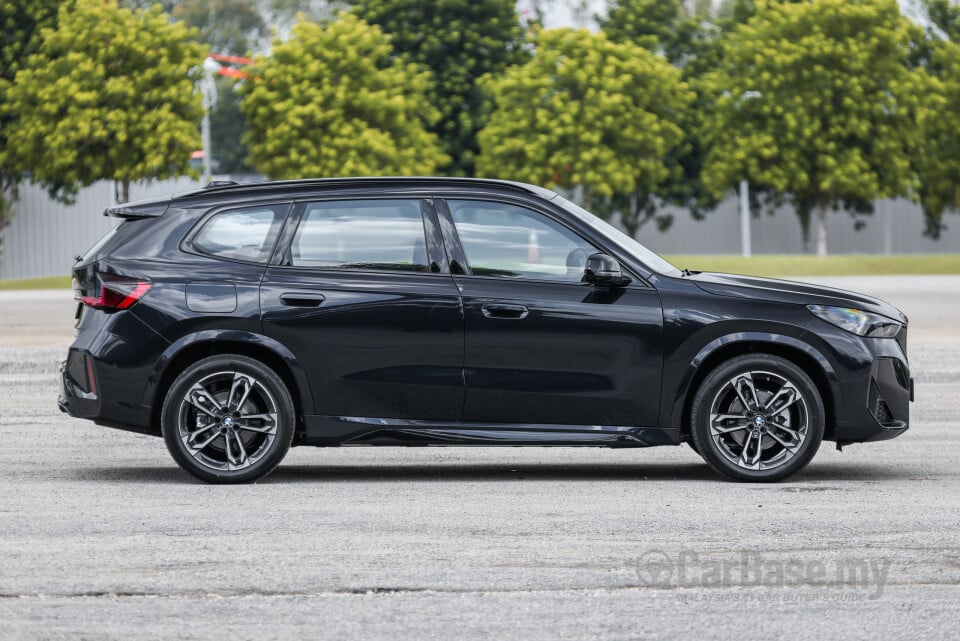 BMW iX1 L U12 (2026) Exterior